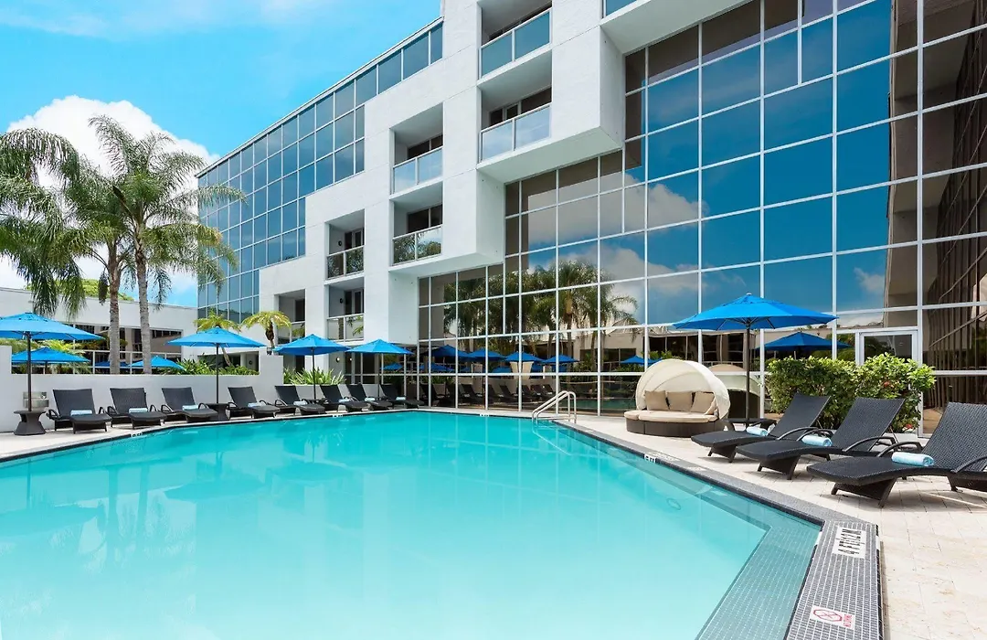 Sawgrass Grand Hotel And Suites Sports Complex-1